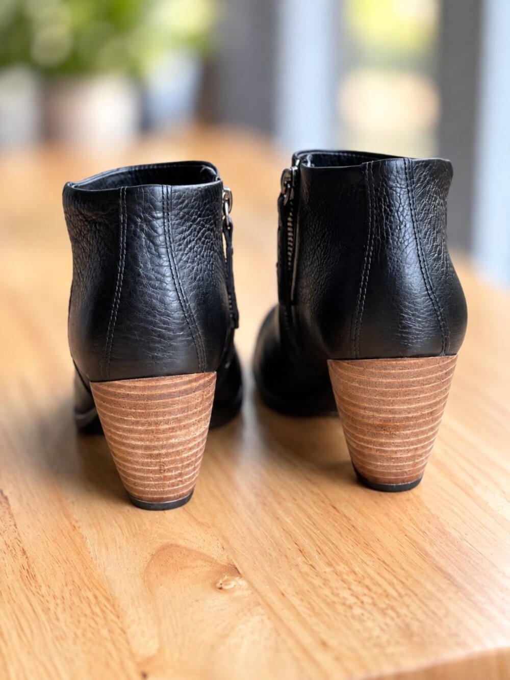 ECCO Black Leather Ankle Booties Size 7 Block Heel Side Zip - Picture 4 of 16